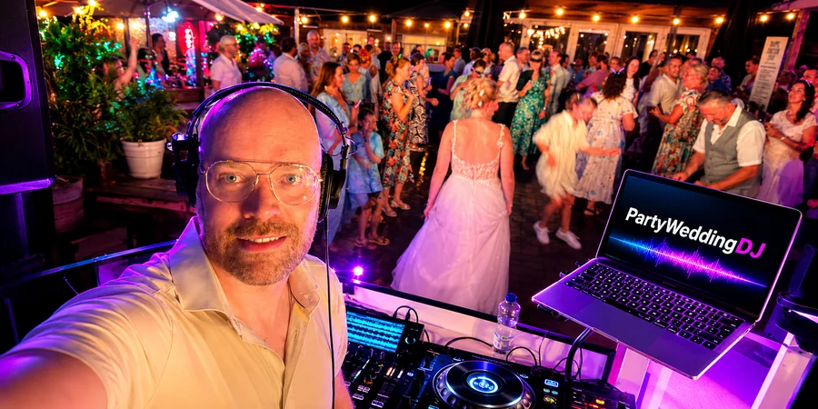 Bouwinus achter de DJ booth